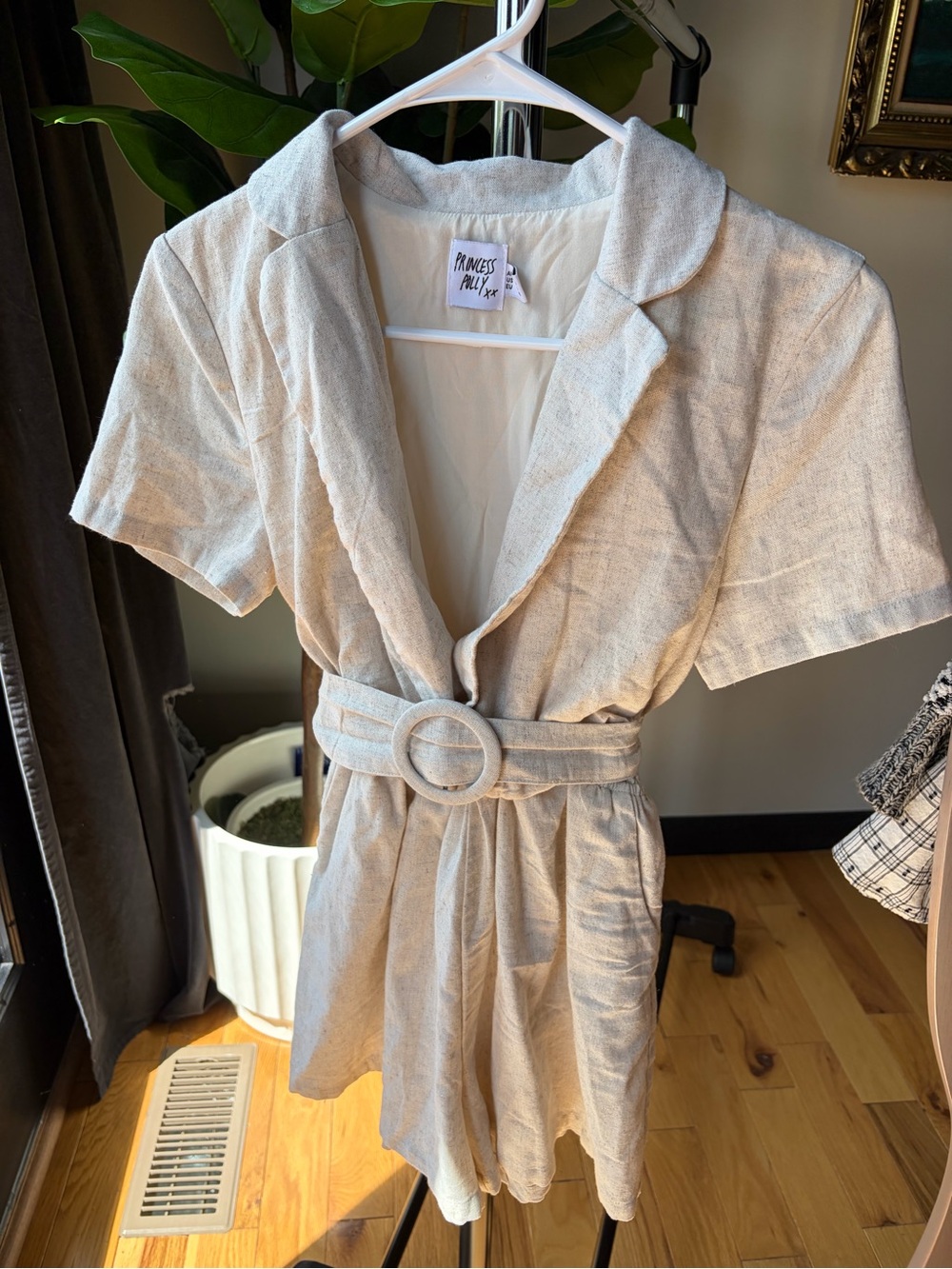 Princess Polly Beige Short Sleeve Belted Romper Sz 4